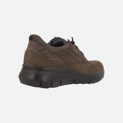 Comfort shoes in brown nubuck with elastic laces and membrane