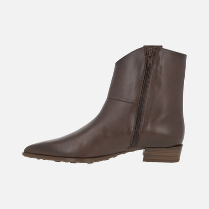 Leather ankle boots with pointed toe and low heel