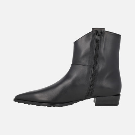 Leather ankle boots with pointed toe and low heel