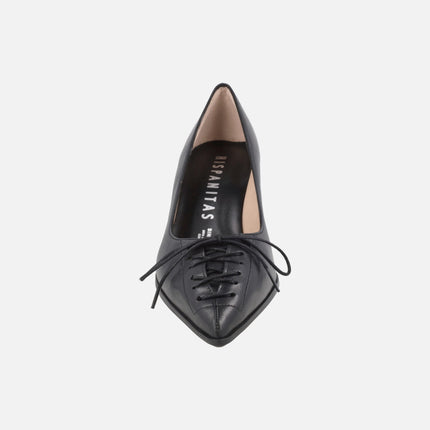Leather pumps with corset-effect laces