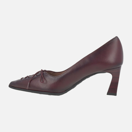 Leather pumps with corset-effect laces