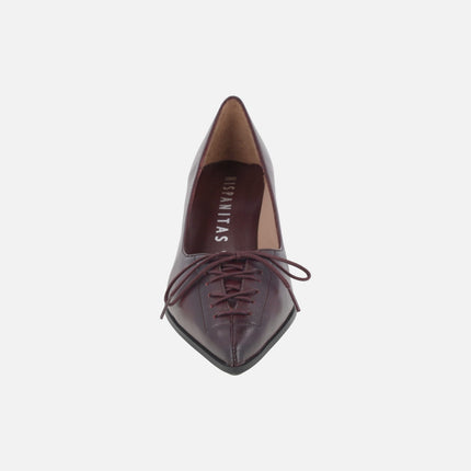 Leather pumps with corset-effect laces