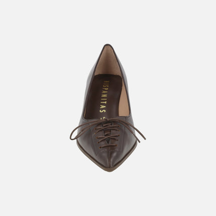 Leather pumps with corset-effect laces