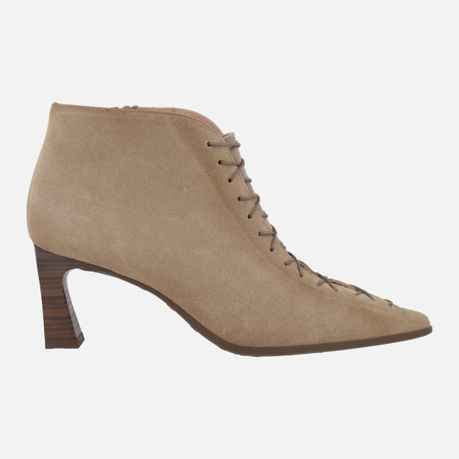 Paris heeled ankle boots with pointed toe and corset-effect laces in dark beige suede