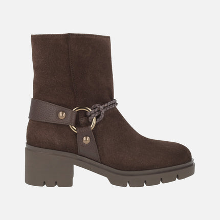 Botines de piel serraje con detalle trenzado y argolla