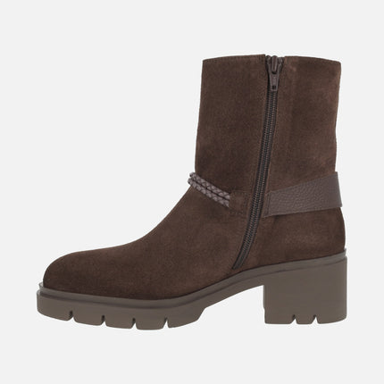 Botines de piel serraje con detalle trenzado y argolla
