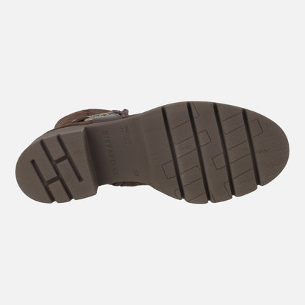 Botines de piel serraje con detalle trenzado y argolla