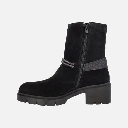 Botines de piel serraje con detalle trenzado y argolla