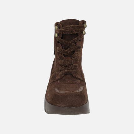 Sporty lace-up ankle boots