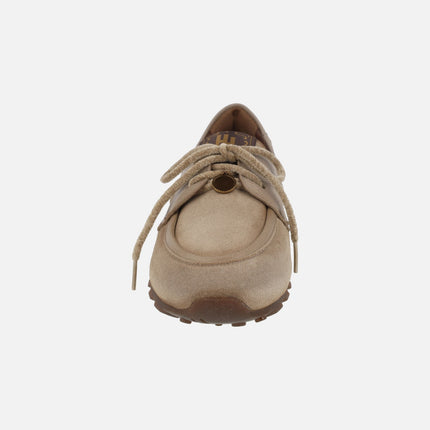 Zapatos náuticos en combinado de piel y serraje con adorno de moneda