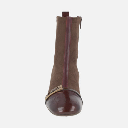 Low-heeled ankle boots with elastic leg in brown and burgundy combination