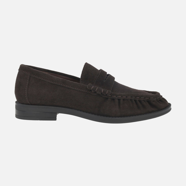 Mocasines AFT OXFORD para mujer en serraje marrón con antifaz y frunces