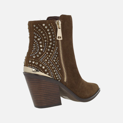 Botines de tacón para mujer en piel serraje con detalles en pedrería