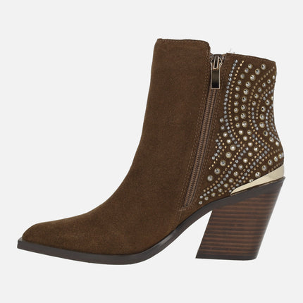 Botines de tacón para mujer en piel serraje con detalles en pedrería