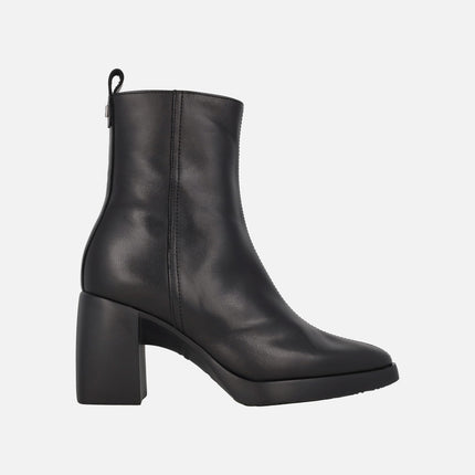 Black Vera 01 leather ankle boots with extra light sole
