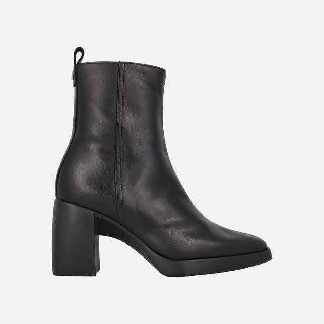 Botines negros de piel Vera 01 con suela extra ligera