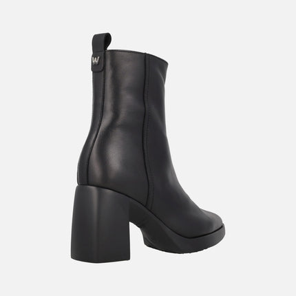 Black Vera 01 leather ankle boots with extra light sole