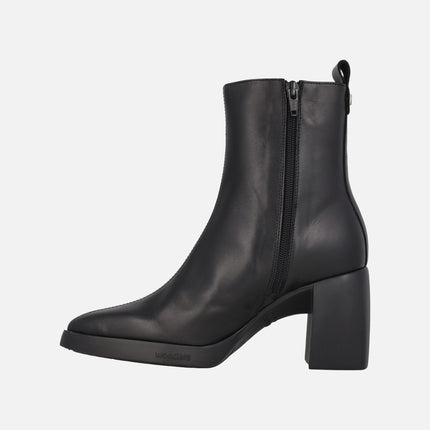 Black Vera 01 leather ankle boots with extra light sole