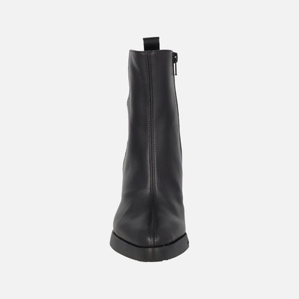 Black Vera 01 leather ankle boots with extra light sole