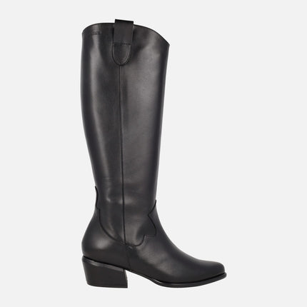 Botas de tacón bajo con caña alta en piel negra D-2011