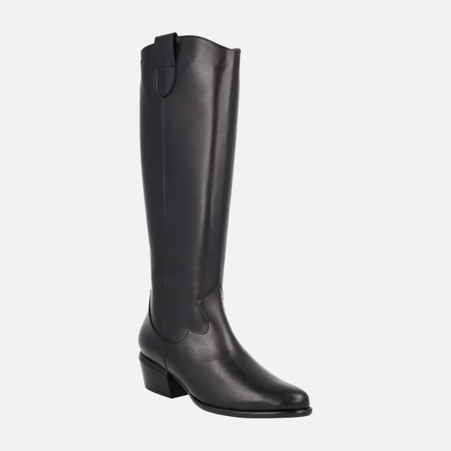 Botas de tacón bajo con caña alta en piel negra D-2011