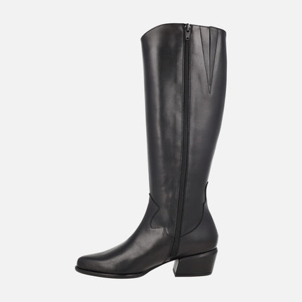 Botas de tacón bajo con caña alta en piel negra D-2011