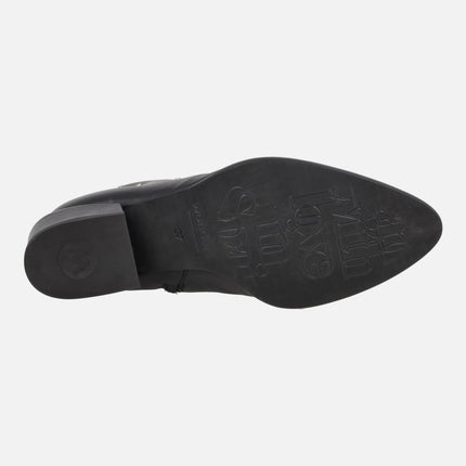 Botines negros de piel con tachas plateadas