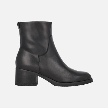 Wide-heeled ankle boots in black leather Santafé 61