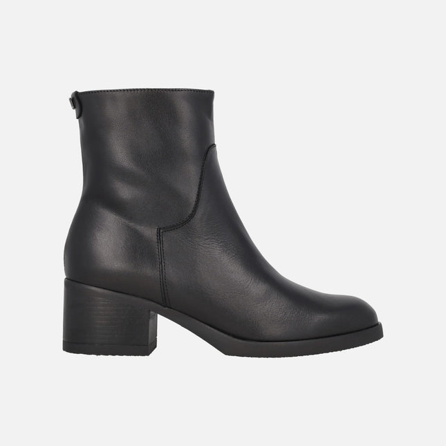 Botines de tacón ancho en piel negra Santafé 61