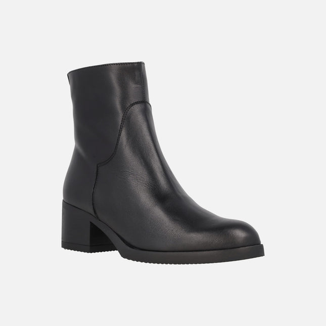 Botines de tacón ancho en piel negra Santafé 61