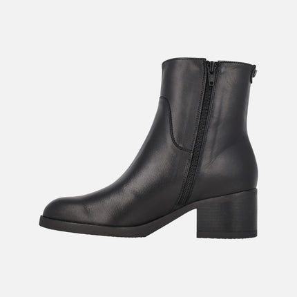 Wide-heeled ankle boots in black leather Santafé 61