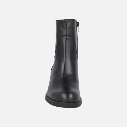 Wide-heeled ankle boots in black leather Santafé 61