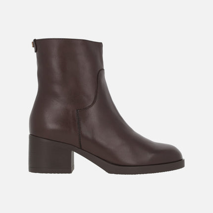 Wide-heeled ankle boots in black leather Santafé 61