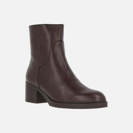Wide-heeled ankle boots in black leather Santafé 61