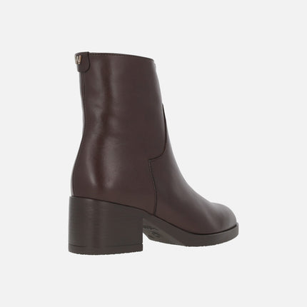 Wide-heeled ankle boots in black leather Santafé 61
