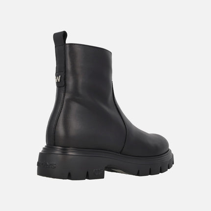 Bones 05 black leather ankle boots with FLYGRIP sole