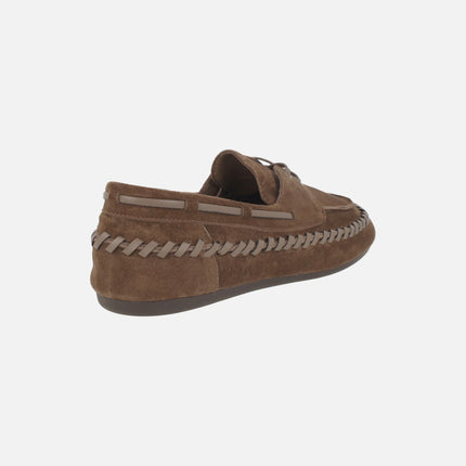 Zapatos náuticos en ante taupe con cordones y pasados de piel