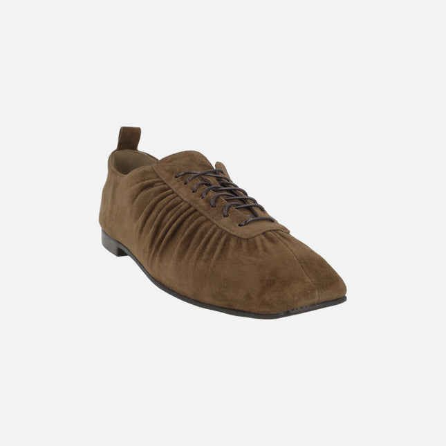 Zapatos de cordones para mujer en ante marrón con frunces