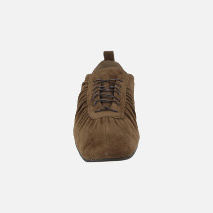 Zapatos de cordones para mujer en ante marrón con frunces