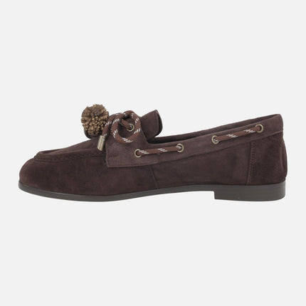 Boating shoes in brown suede with laces and pompom decoration