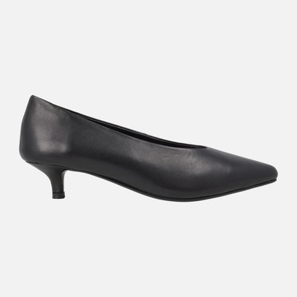 Black leather pumps with 4 cm kitten heels