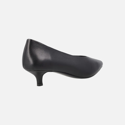 Black leather pumps with 4 cm kitten heels