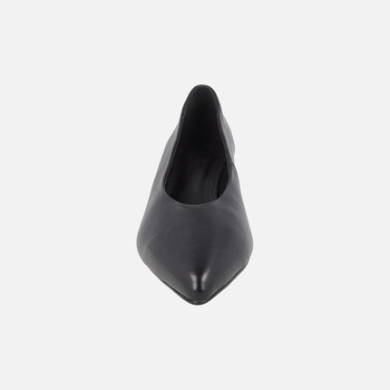 Black leather pumps with 4 cm kitten heels