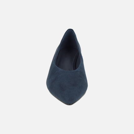 Salones de ante con tacón bajo estilo kitten
