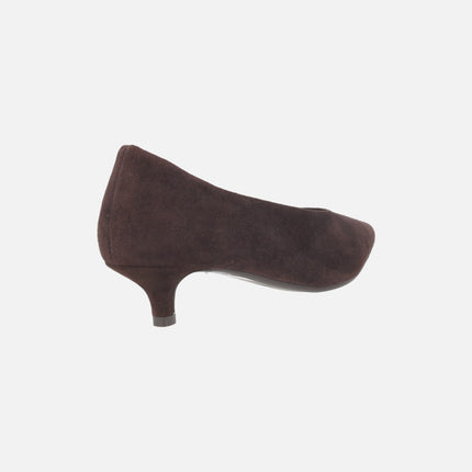 Salones de ante con tacón bajo estilo kitten