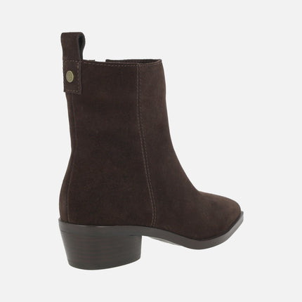 Botines para mujer en ante marrón chocolate estilo cowboy