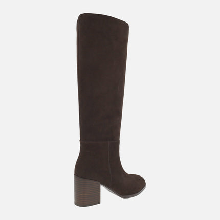Botas altas en serraje marrón con tacones anchos