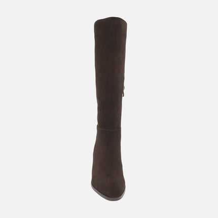 Botas altas en serraje marrón con tacones anchos