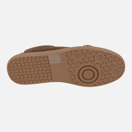 Zapatos deportivos para mujer en ante marrón con pompones y borlas