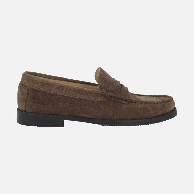 Mocasines marrones en piel serraje con antifaz modelo 513